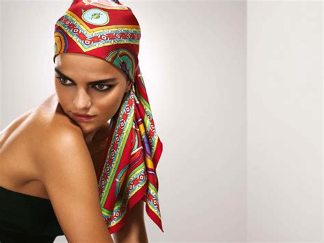 foulard hermes come annodarli|10 MODI DI ANNODARE IL FOULARD SECONDO HERMES.